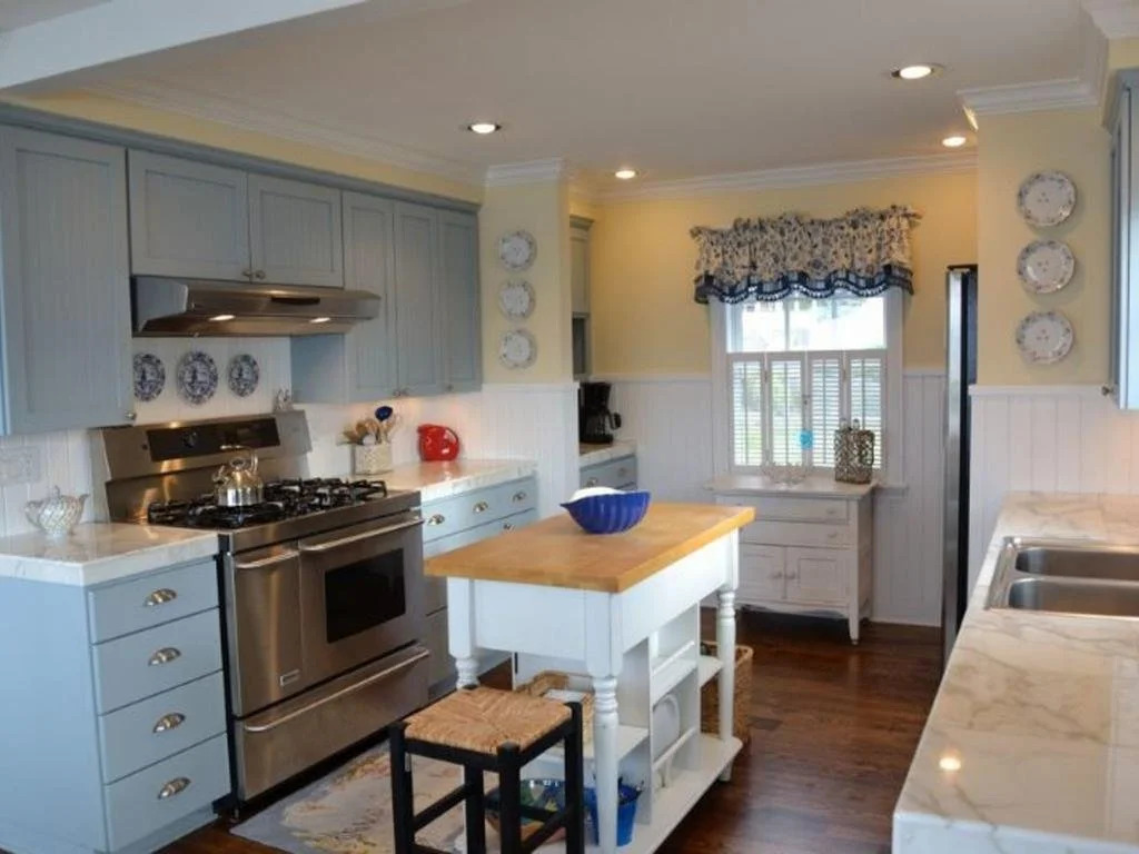 Sea Cliff 3 Br cottage by RedAwning
