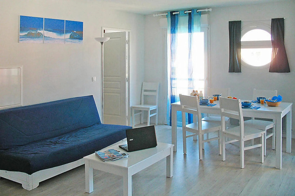 Coastal Stay With Pool in Grandcamp