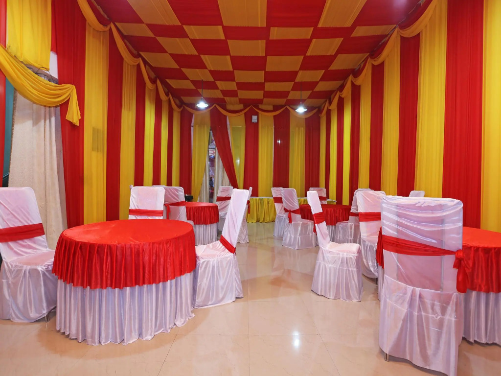 OYO 28442 Hotel Sudhir