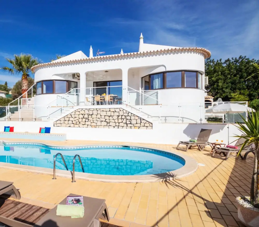 Villa Saint John - com piscina aquecível e vista mar em Albufeira