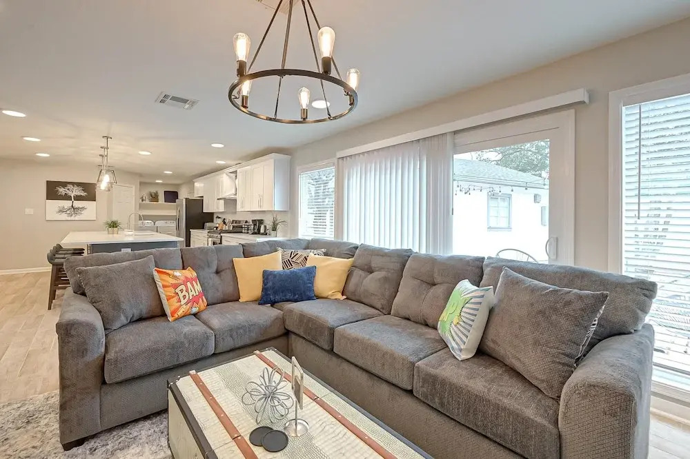 Relax Central in Houston, 10 Mins to Galleria, Work-cation, 4 Bdrms, 3 Baths