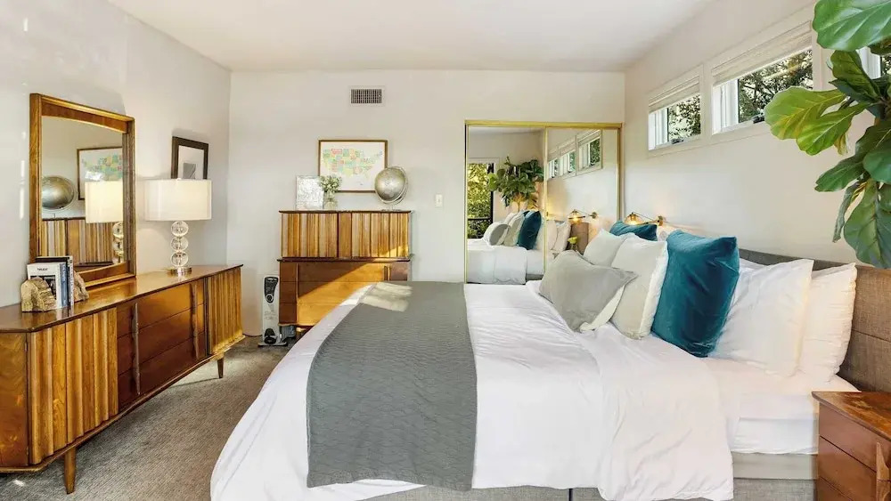 Spanish Revival Charm in Silver Lake w/ Patio, BBQ & Walkable Location Maltman Manor by Avantstay