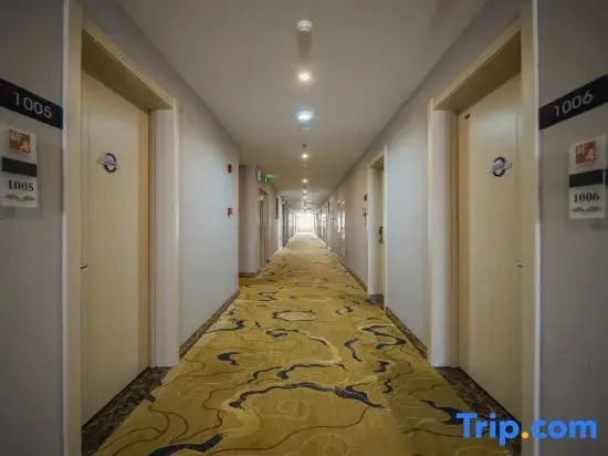 Rujia Huayi Selected Hotel (Meihekou Railway Station Branch)
