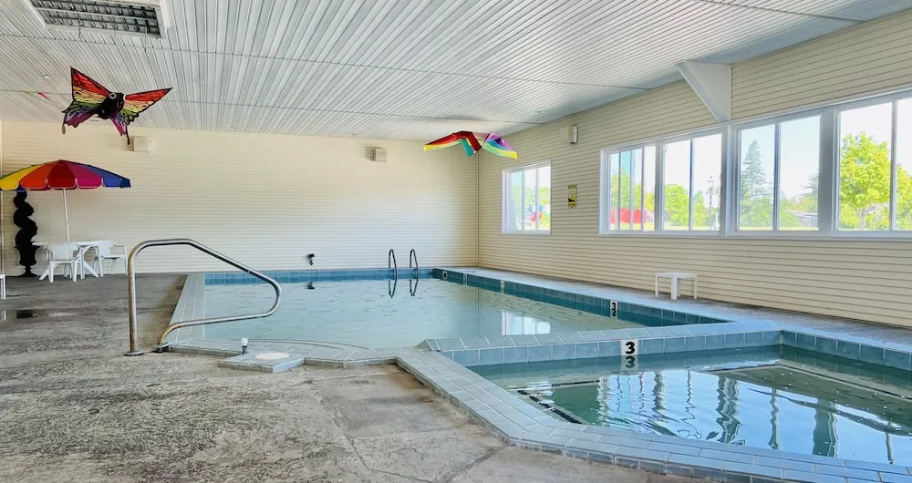 Court Plaza Inn & Suites of Mackinaw
