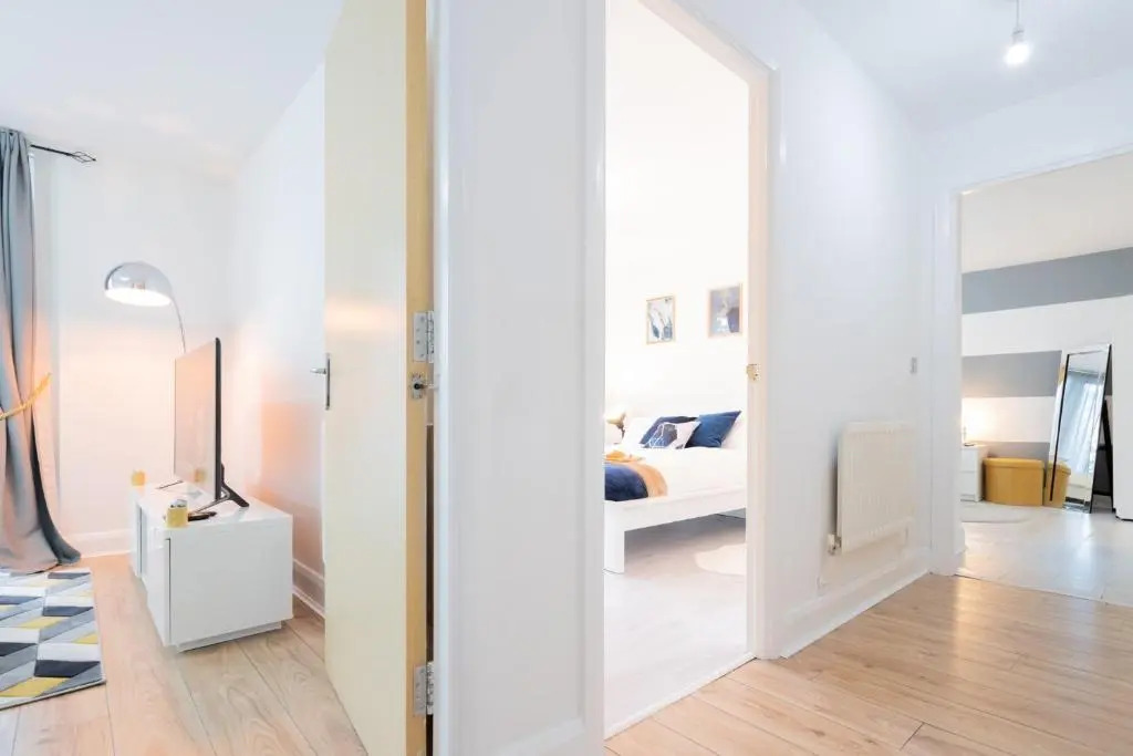 Modern Apartment- Birmingham- Broad Street & Brindley Place- 10 min walk from Bullring, 02 Arena, New Street Station & Grand Central
