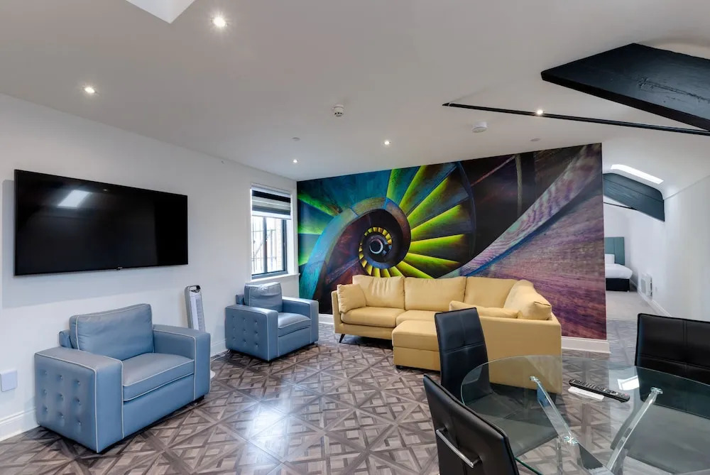 Temple Court Cavern Quarter Apartments by Happy Days