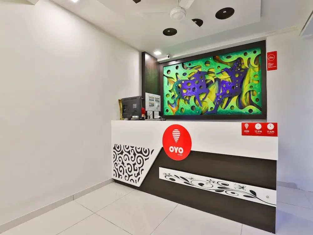 OYO 13033 Hotel Raadhe