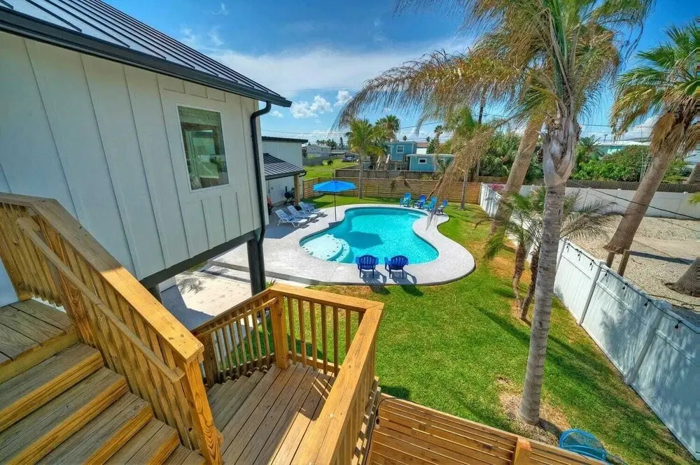 Private Pool, Walk to Beach, 6bdr, Main+guest House Third Sandbar by Avantstay