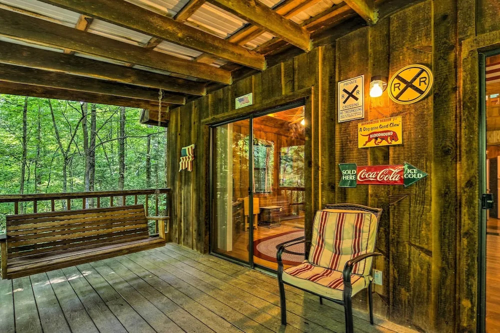 Tellico Plains Cabin - 5 Acres, Backyard Creek!