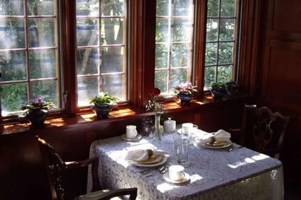 Isaiah Jones Homestead Bed and Breakfast