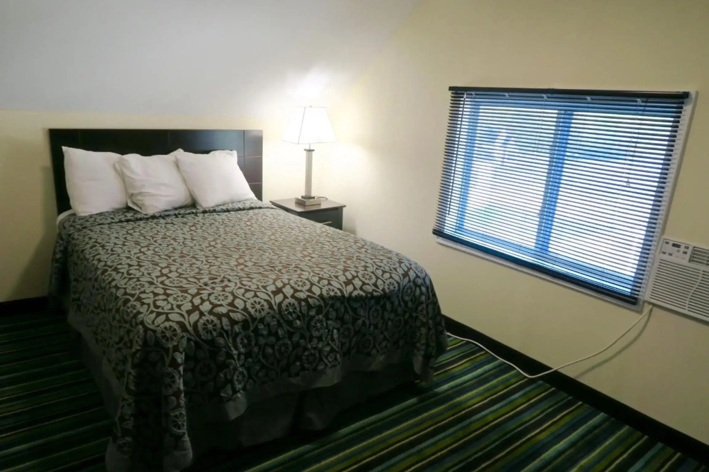Beacon Inn & Suites