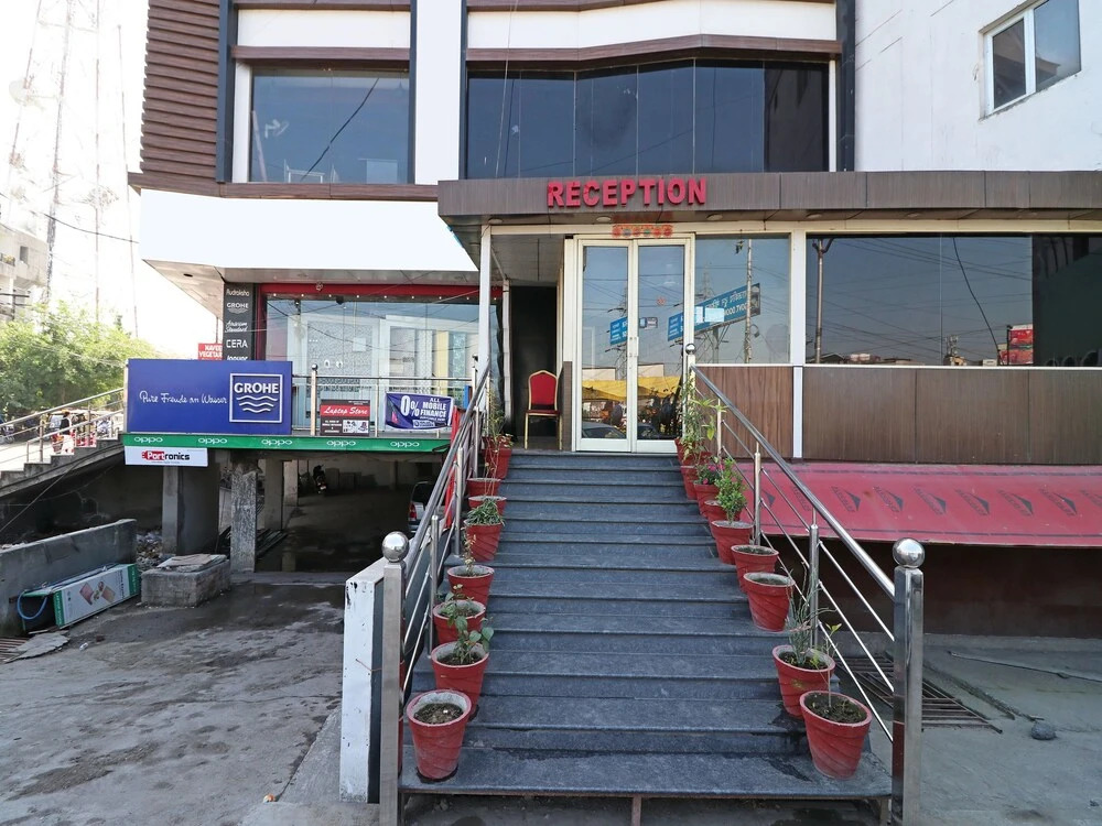OYO 5049 Hotel Doon