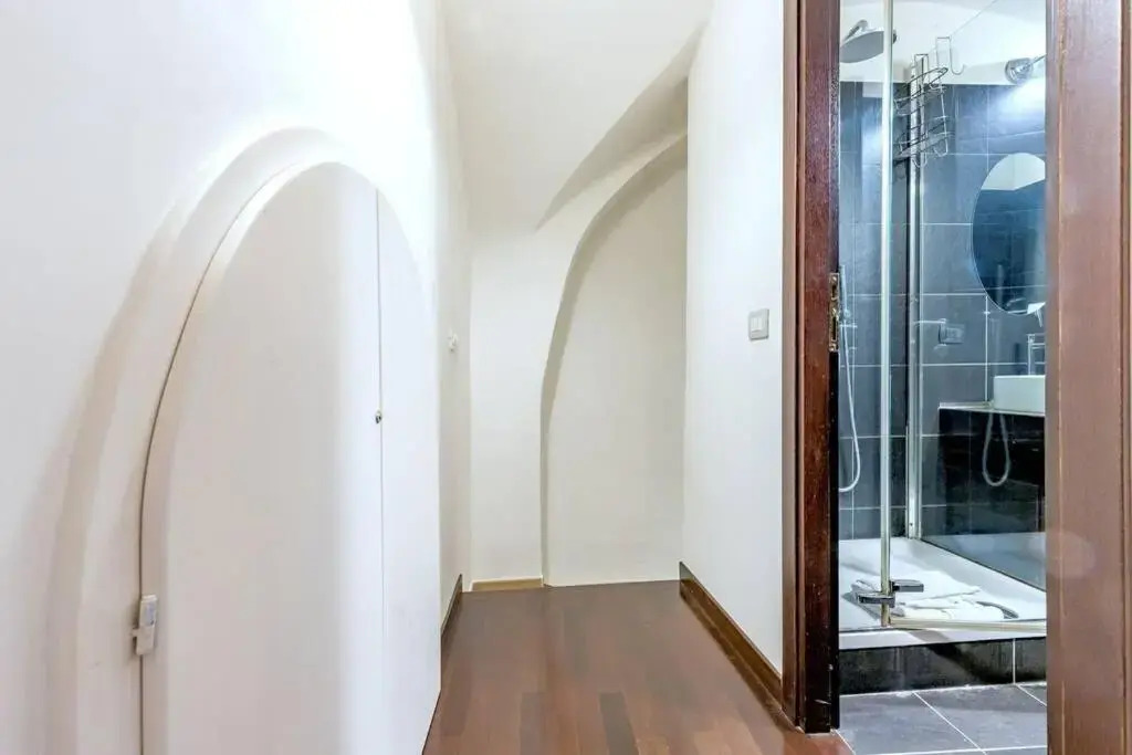 Lovely Apartment Ground Floor Colosseo up 4 Prs !