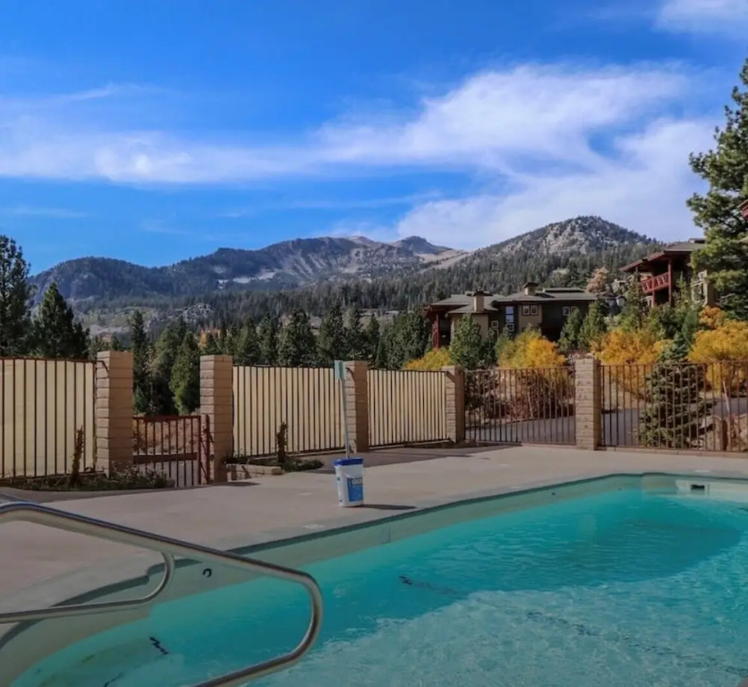 Inviting Mountain Retreat Steps From Ski Lifts!