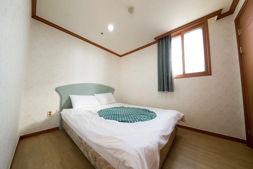 Jung-ang Hitz Condo