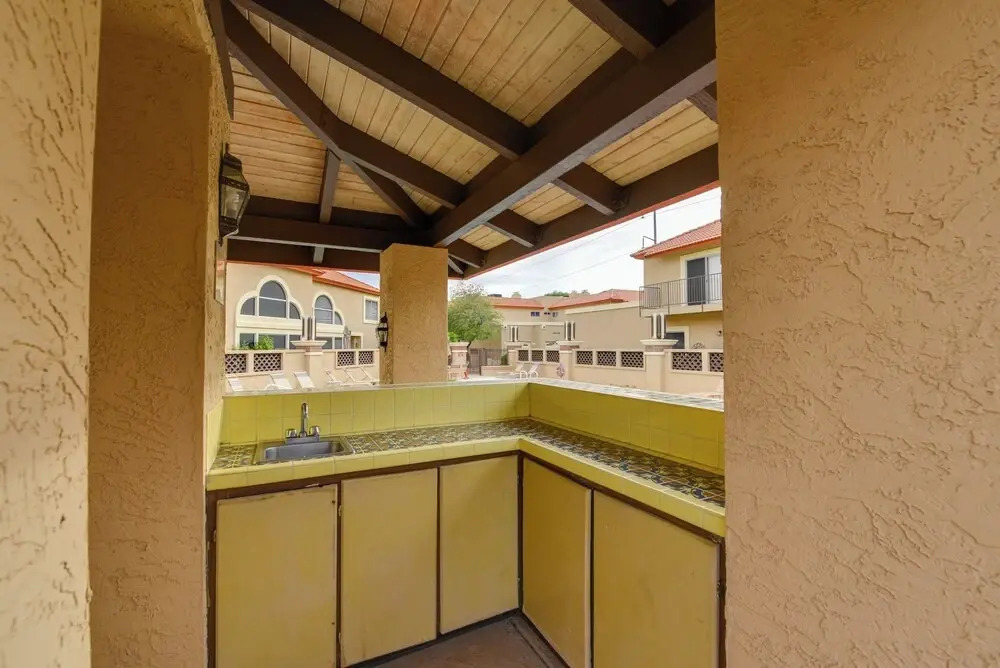 14 Mi to Dtwn: Phoenix Condo w/ Balcony & Spa!