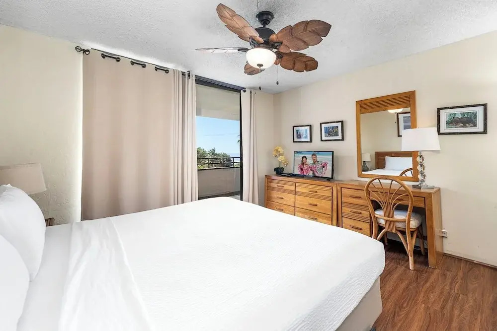 End Unit Oceanview Condo - Pool - Sauna & Tennis! - Vrkcv