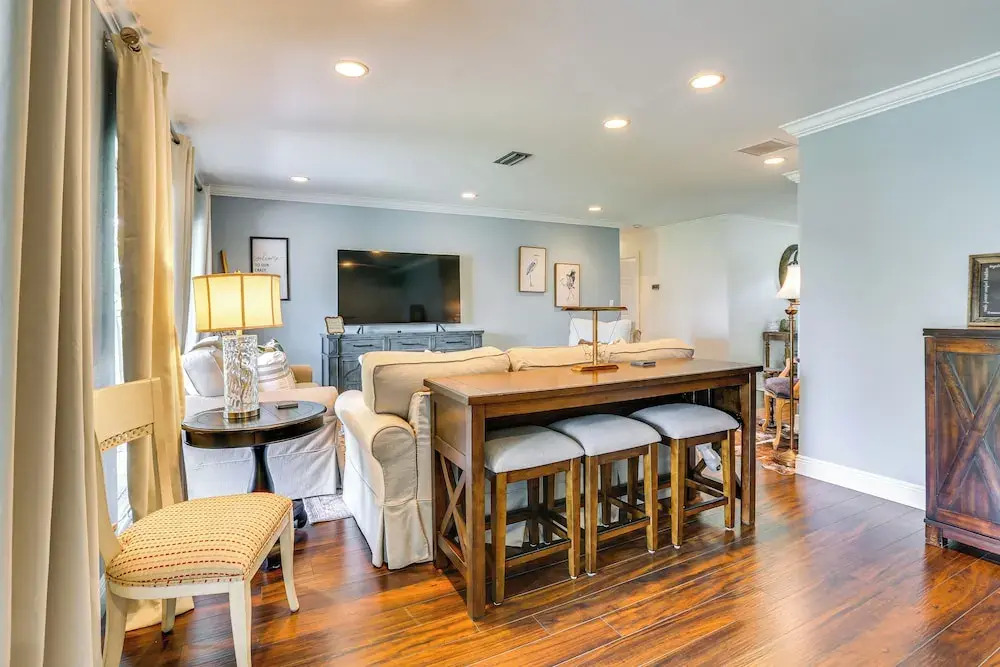 Naples Home Near 5th Ave South, Beaches & Zoo