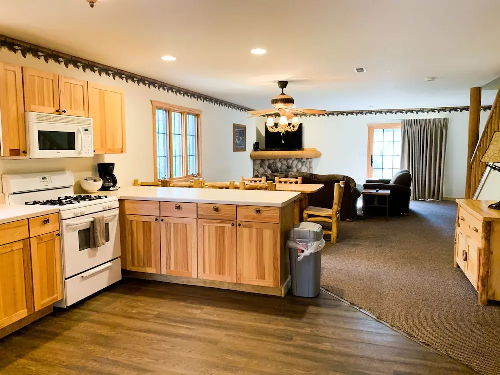 Grand Bear Resort at Starved Rock