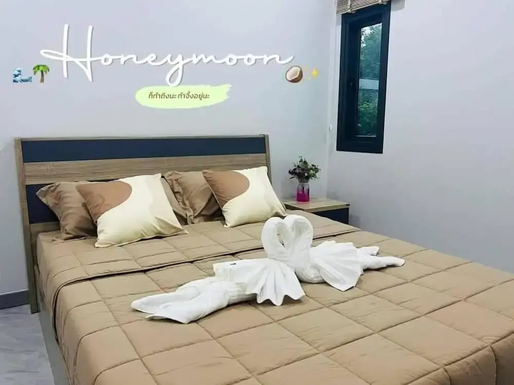 Songmee Pool Villa Nikompattana