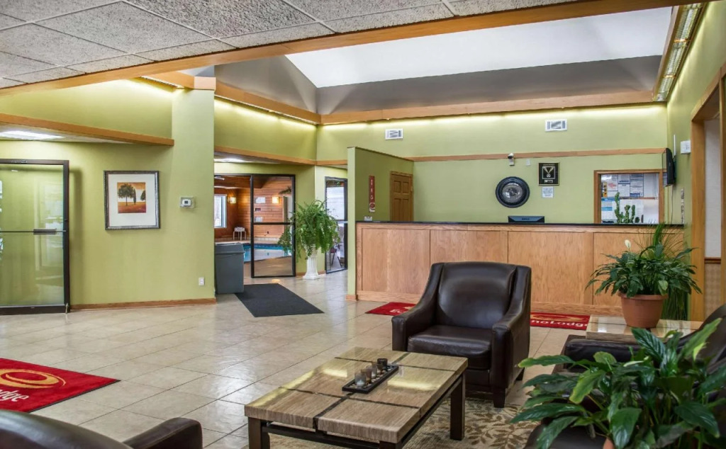 Coratel Inn and Suites By Jasper River Falls