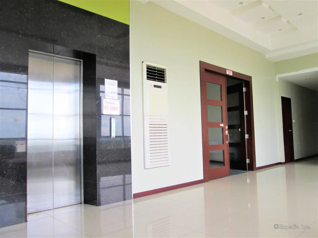 Marianne Suites Hotel by RedDoorz