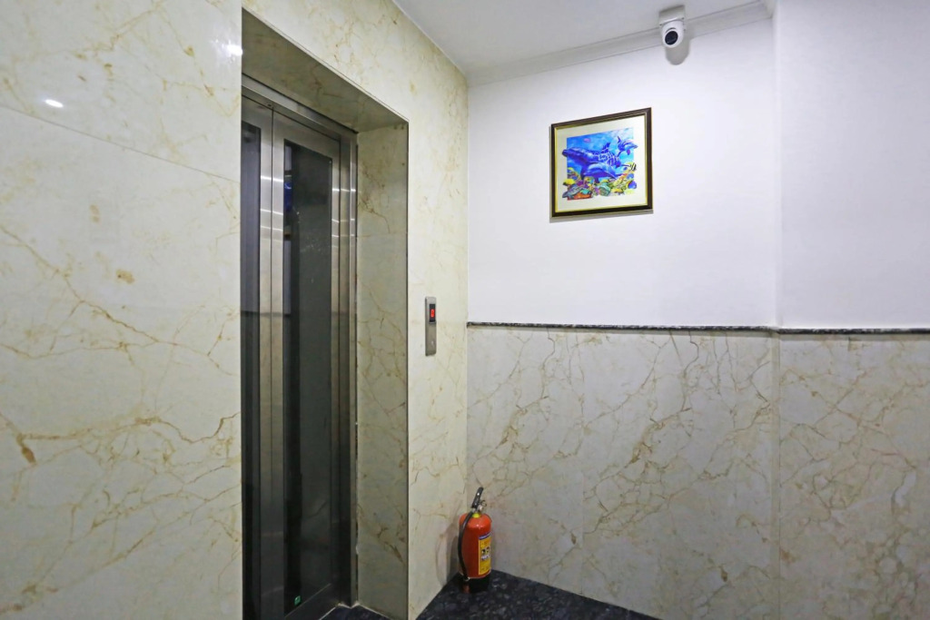 Hotel Decent Suites - Delhi Airport