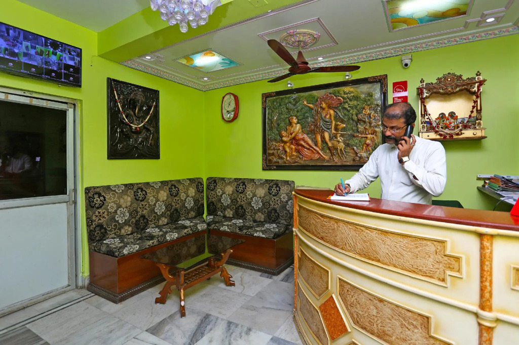 OYO 13568 Debalay Guest House