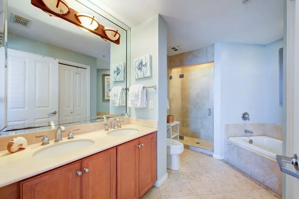 Gulfside 402 - 3 Br condo by RedAwning