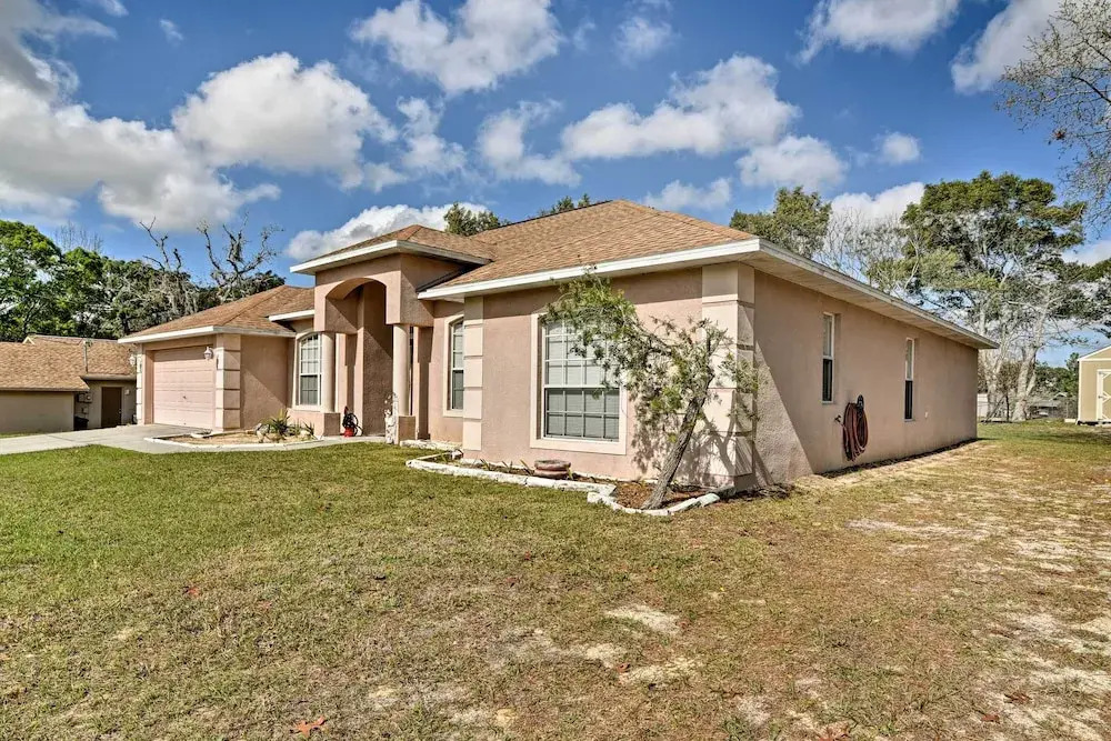 Bright Spring Hill Home: 5 Mi to Weeki Wachee Park