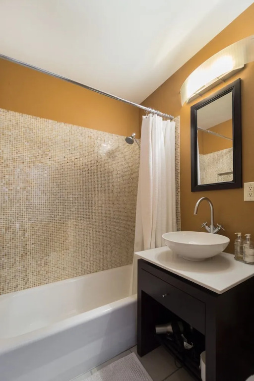 Mid-century Getaway W/ Pool & Spa - Near Downtown 3 Bedroom Home