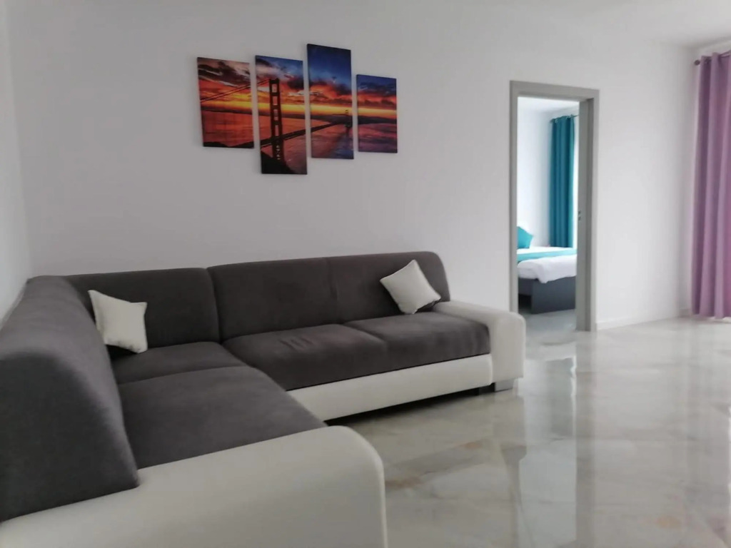 Aqua West Apartment