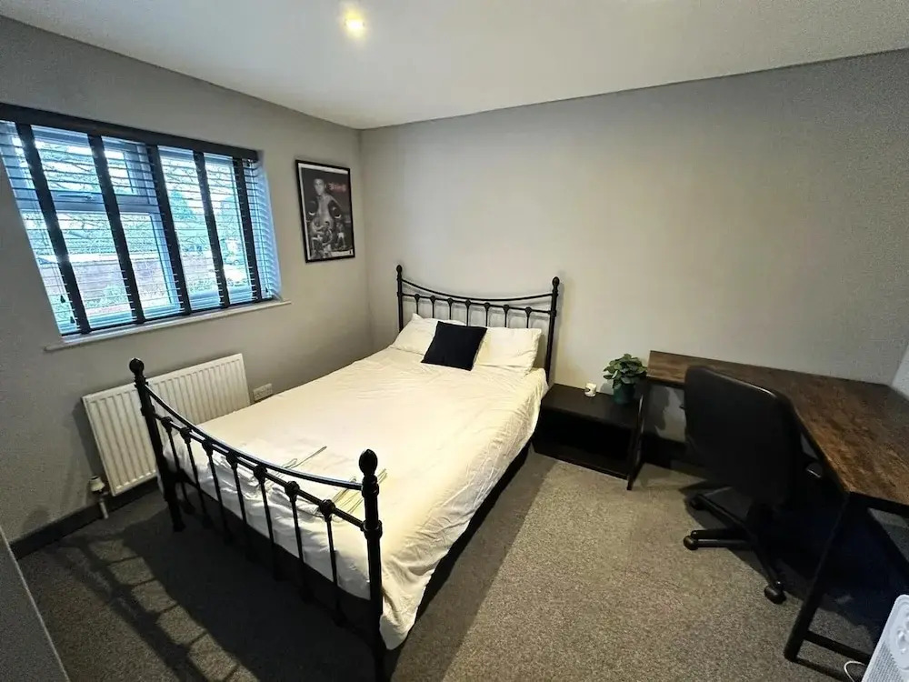 Leamington Spa-3 Bed-garden-pets-free Parking