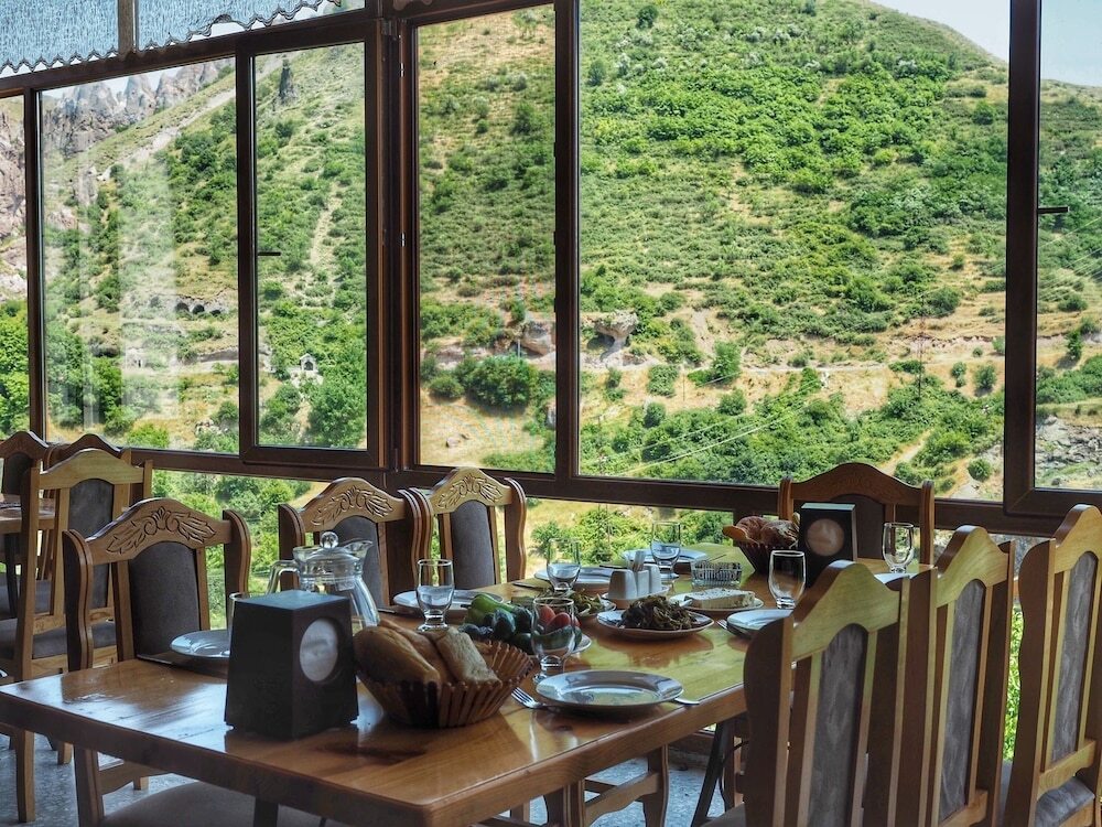 Kirch Hotel & Restaurant