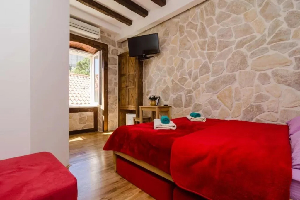 Eddies Sea View Rooms Old Town
