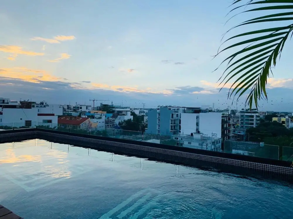 Modern Condo quiet and close to beach