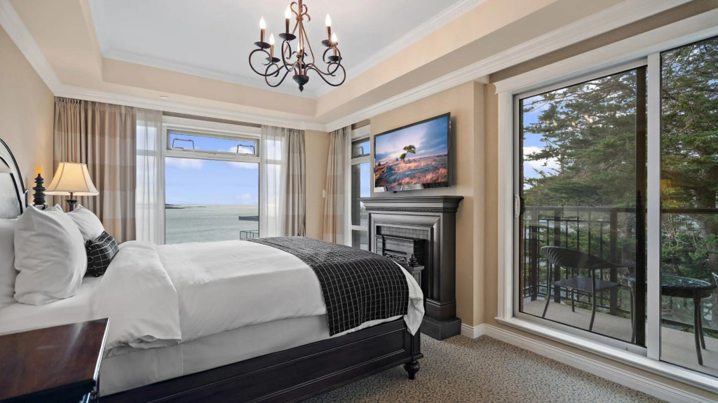 Oak Bay Beach Hotel