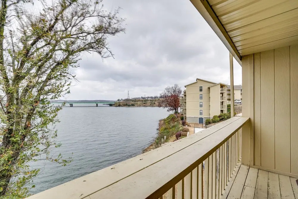 Lakefront Condo w/ Balcony in Osage Beach!