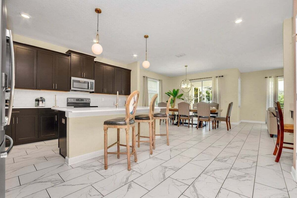1573fd · Beautiful 6Br Villa/ Near Clubhouse