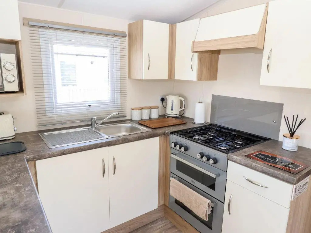 3 Bed New Lodge Sleeps 4 Pets Welcome