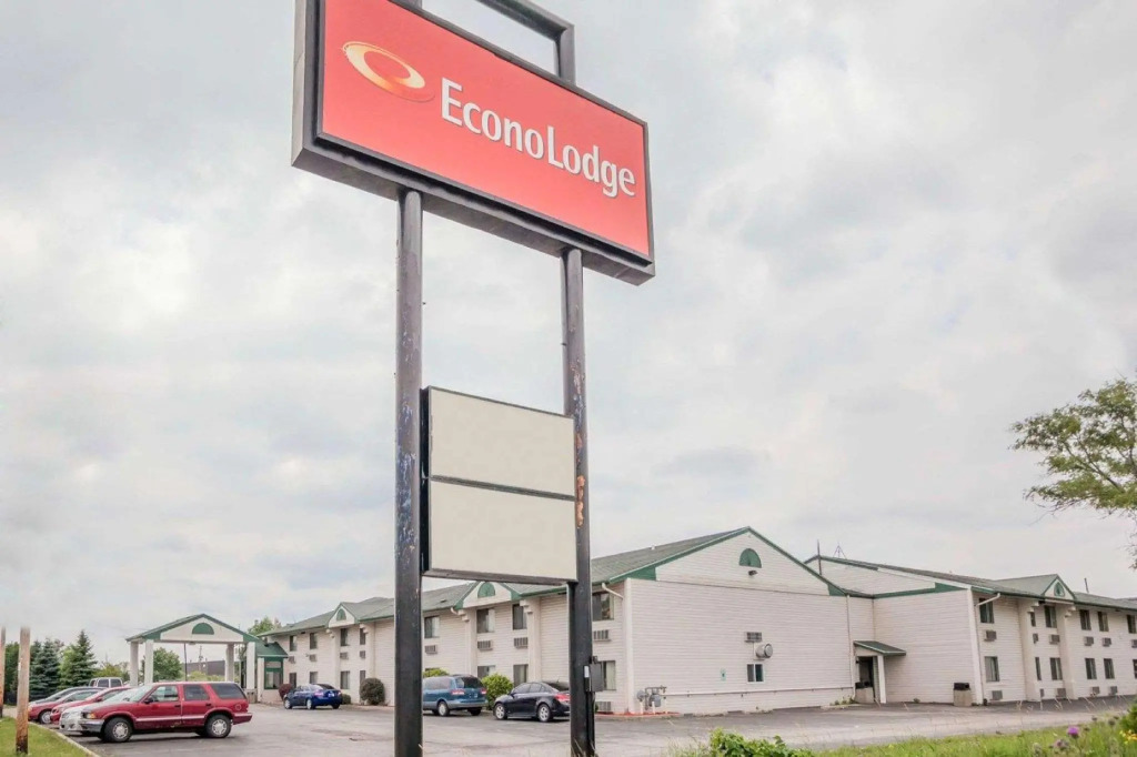 Days Inn & Suites Milwaukee Airport