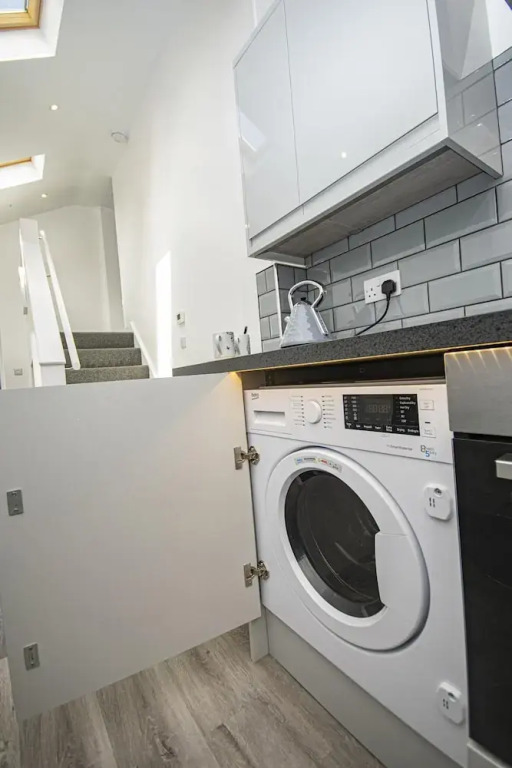 Daniel Chambers Lovely Self-catering Apartment Located Within a Beautifully Renovated Building