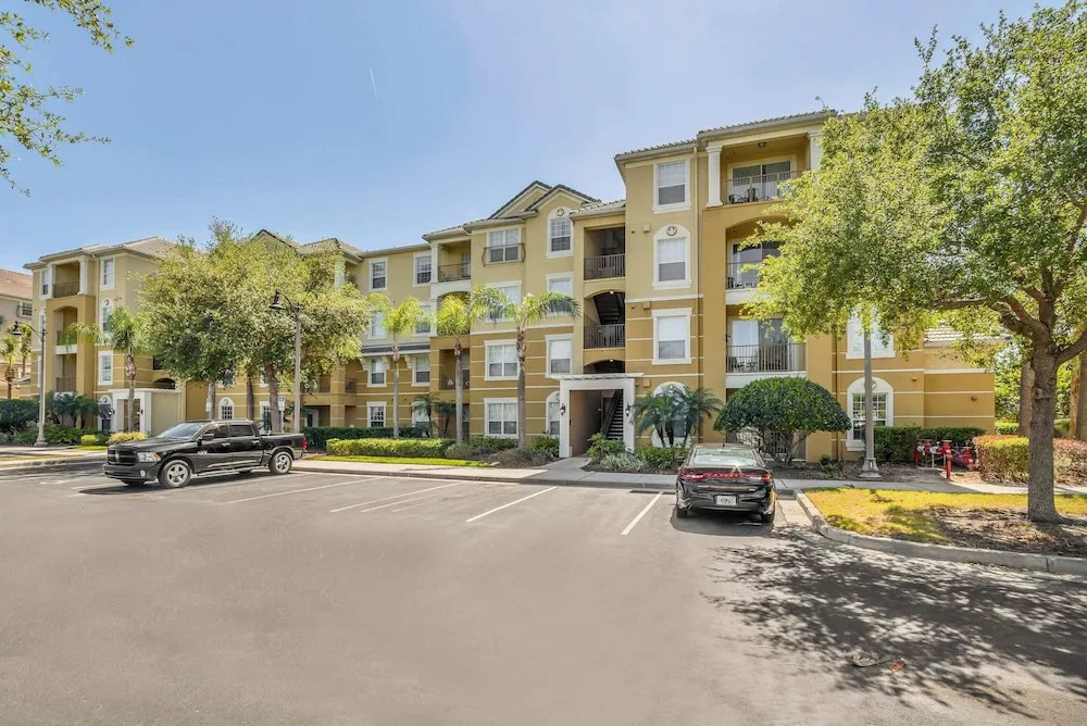 Spacious Condo With Balcony Near Themed Parks! #3vc406