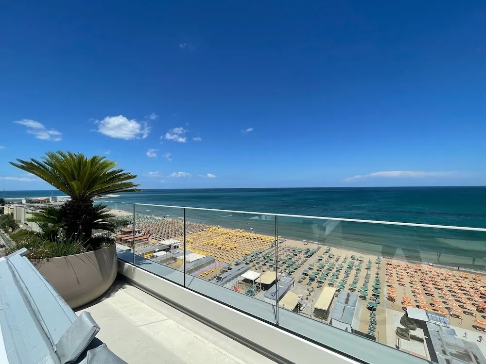 Opera Suite Hotel Pesaro
