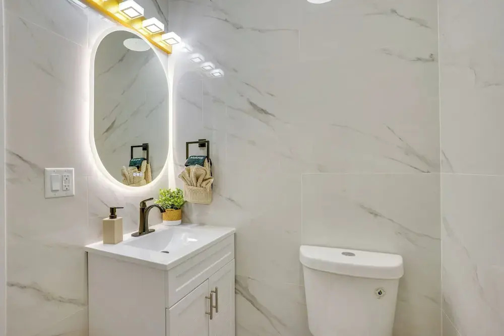 6 Mi to Times Square: Stylish Jersey City Retreat