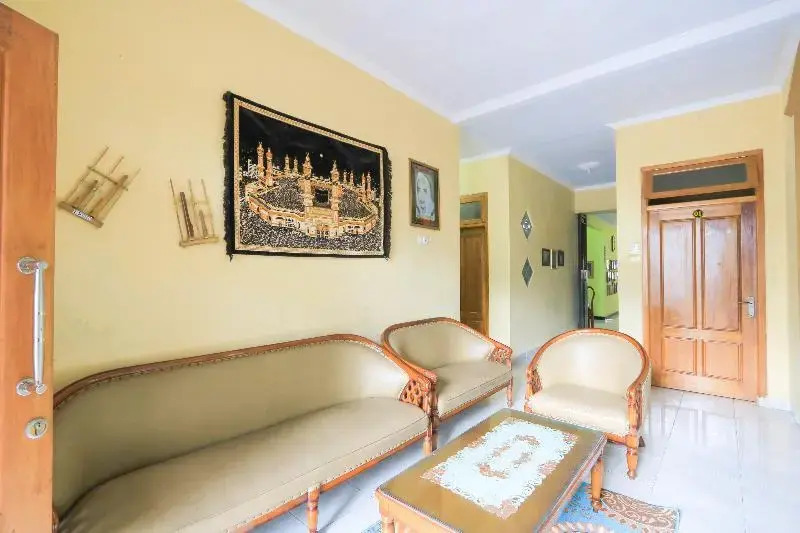 Spot On 2440 Wallet Family Residence Syariah
