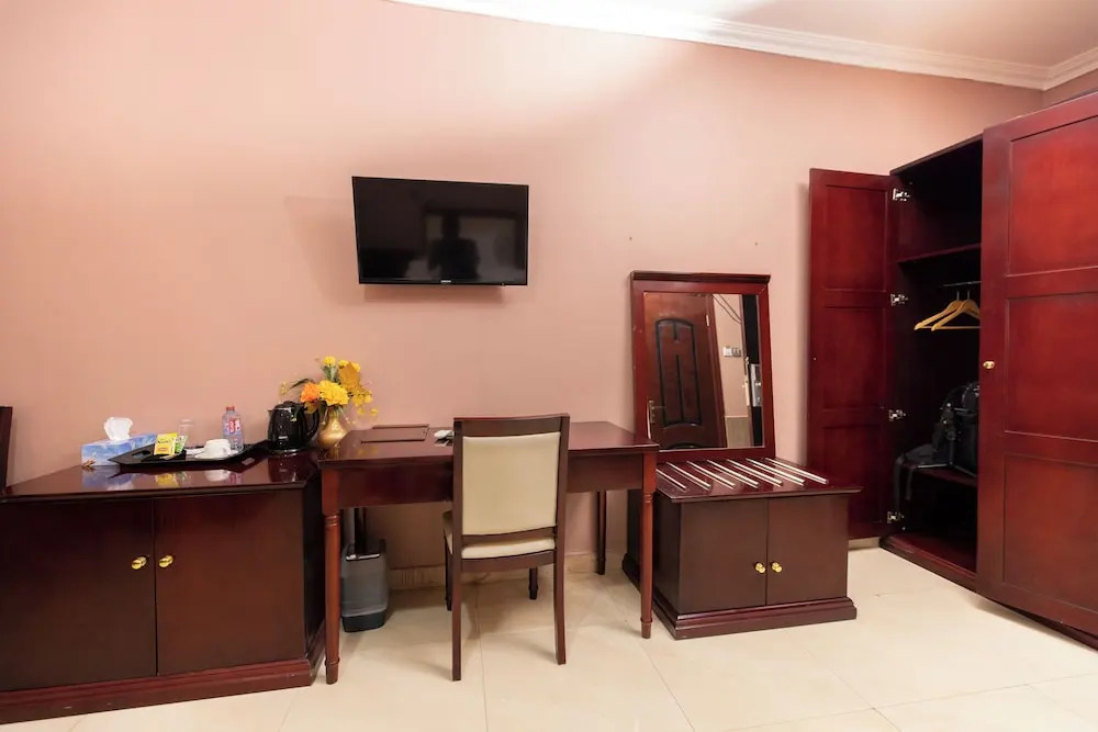 Volta Serene Hotel