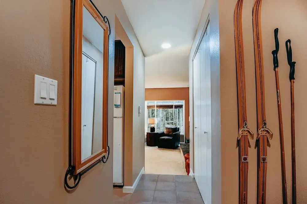 50SW - Wi-Fi - Fireplace - W/D - D/W - Sleeps 4