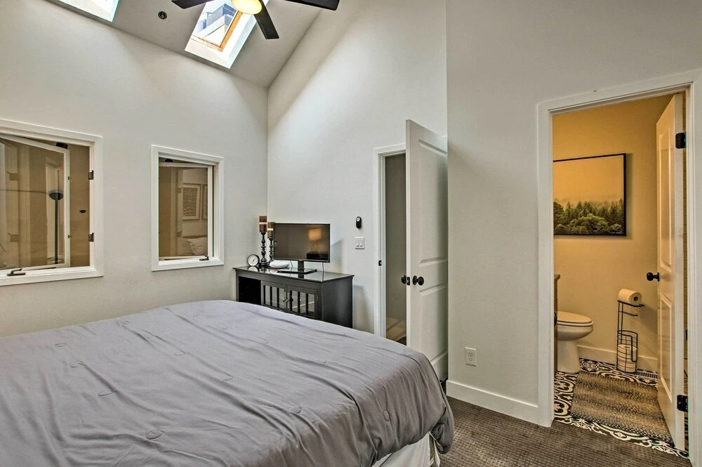 Contemporary Family Condo by Pineview Reservoir!