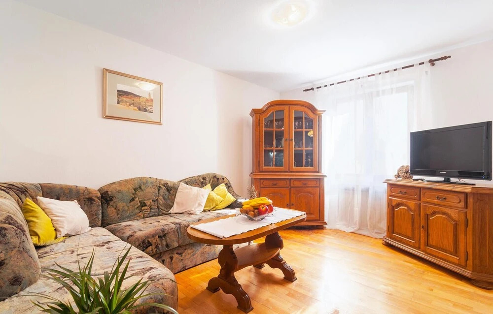 Beautiful Home In Pucisca With House Sea View